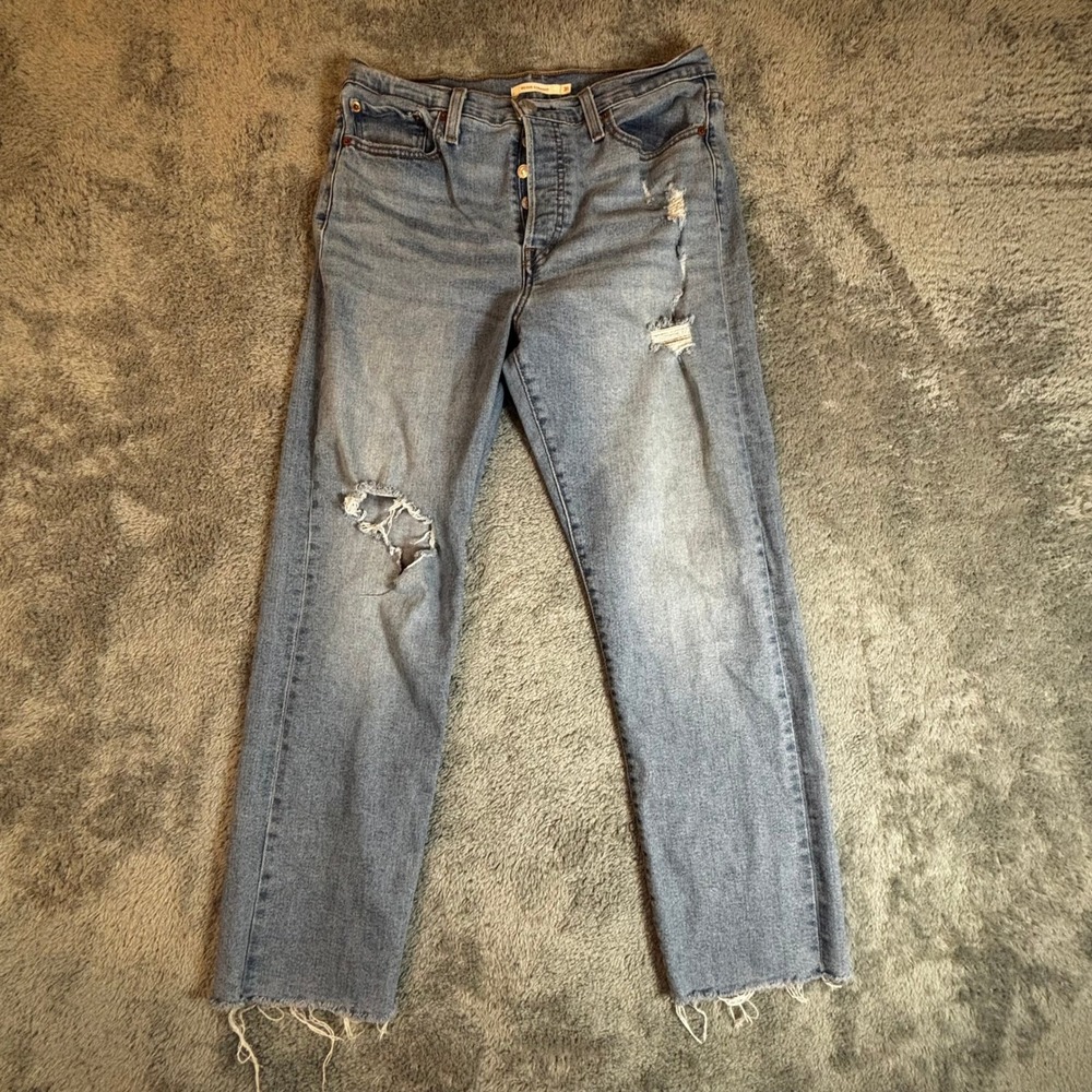 Levis Wedgie Straight Distressed Light Wash High Rise Raw Hem Jeans 29